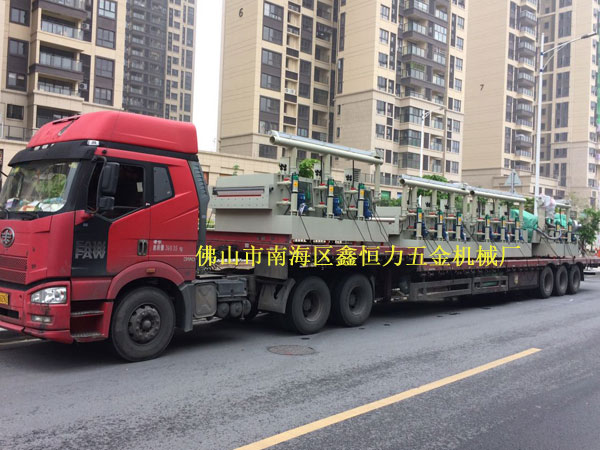 福建客戶不銹鋼鍋片蝕刻機裝車發貨！